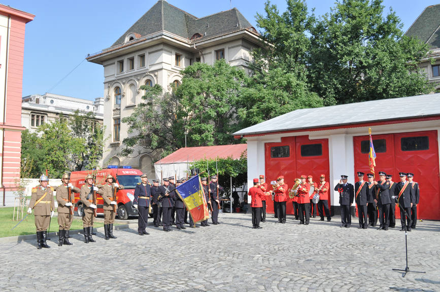 Aniversarea a 169 de ani de traditie militara a pompierilor bucuresteni | imaginea 1