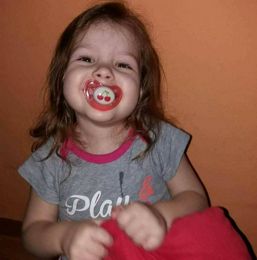 Fetita unui pompier aradean are nevoie de ajutor  La numai 3 anisori  Hanna se lupta cu o boala nemiloasa | imaginea 1