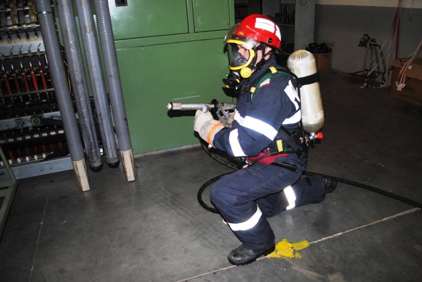 Exercitiu in urma izbucnirii unui amplu incendiu la o societate comerciala | imaginea 1