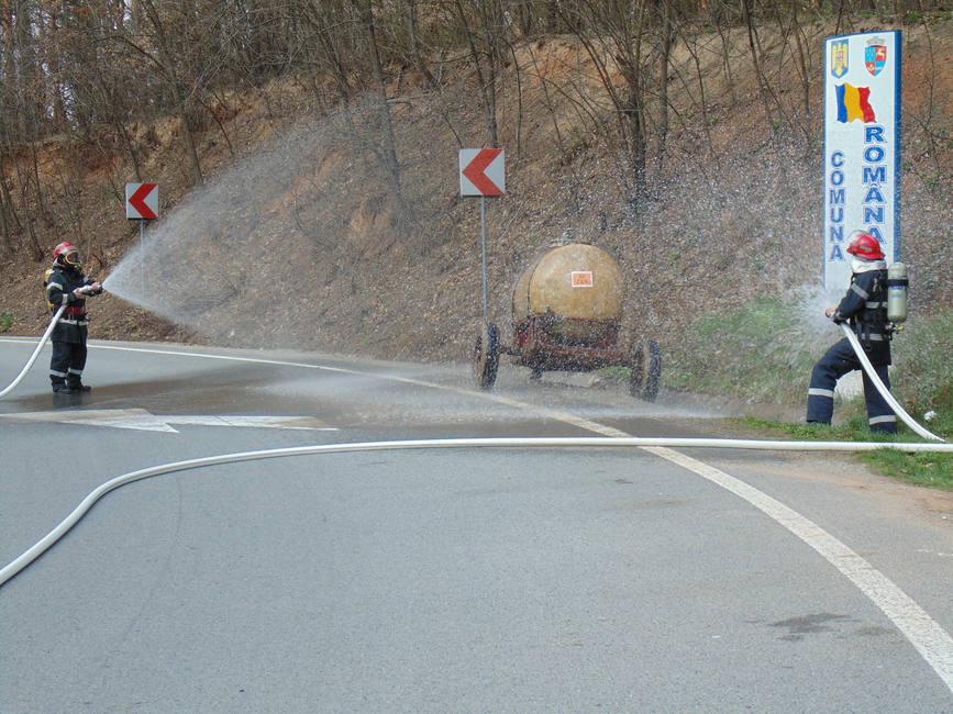 Exercitiu cu forte in teren pentru antrenarea structurilor de interventie in cazul producerii unui incendiu la fondul forestier al Ocolului silvic Almas | imaginea 2