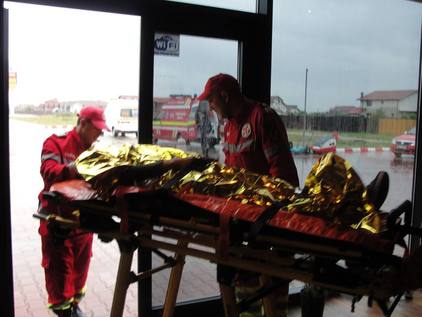 Incendiu la un centru comercial | imaginea 2