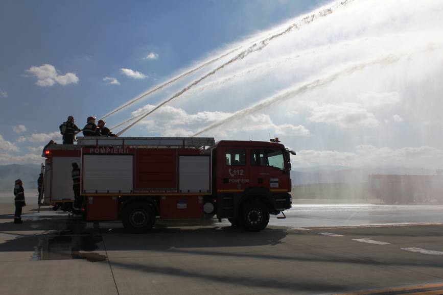 Exercitiu cu forte si mijloace la Aeroportul International Sibiu | imaginea 1