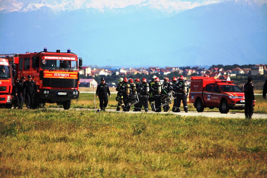 Exercitiu cu forte si mijloace la Aeroportul International Sibiu | imaginea 3