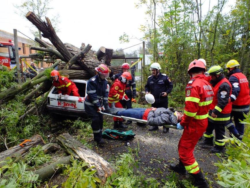 Amplu exercitiu desfasurat de pompierii aradeni alaturi si omologii lor maghiari la Hajduszoboszlo | imaginea 1
