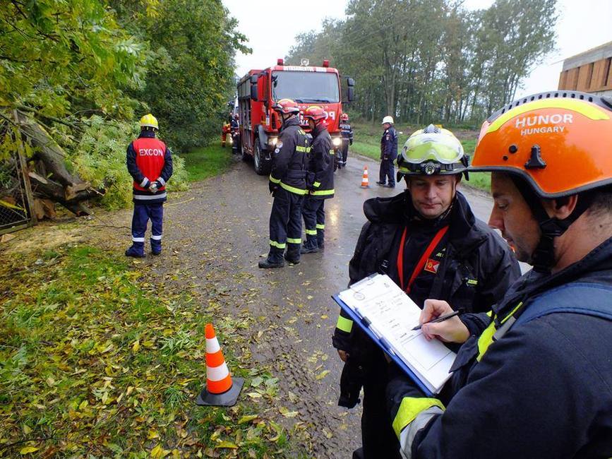Amplu exercitiu desfasurat de pompierii aradeni alaturi si omologii lor maghiari la Hajduszoboszlo | imaginea 3