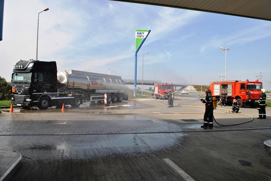 Exercitiu amplu al pompierilor pe Autostrada Soarelui | imaginea 1