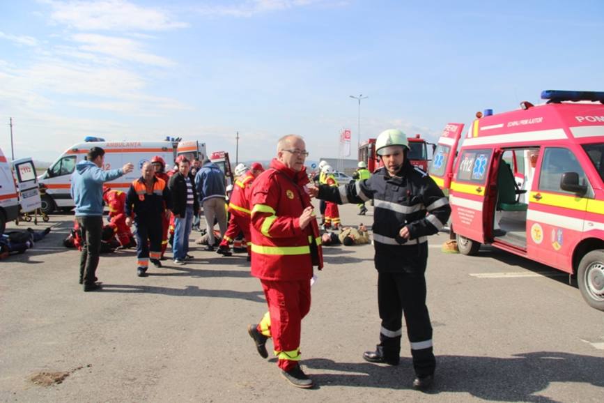 Accident major  cu 15 victime  pe DN 66 intre localitatile Simeria si Bacia | imaginea 1