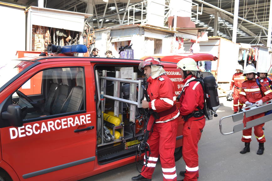 Exercitiu cu forte si mijloace in teren la Centrul Comercial Bazar Suceava | imaginea 1