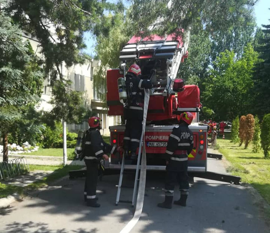 Simulare de producere a unui incendiu la Hotel Fenyo din Miercurea Ciuc | imaginea 1