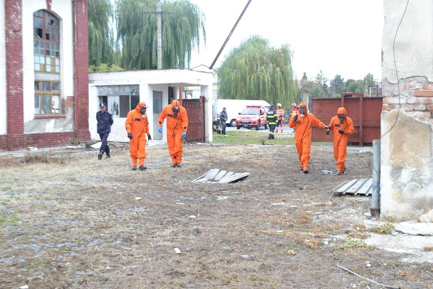 Exercitiu amplu desfasurat de ISU Sibiu cu tema  Interventie in caz de cutremur | imaginea 2