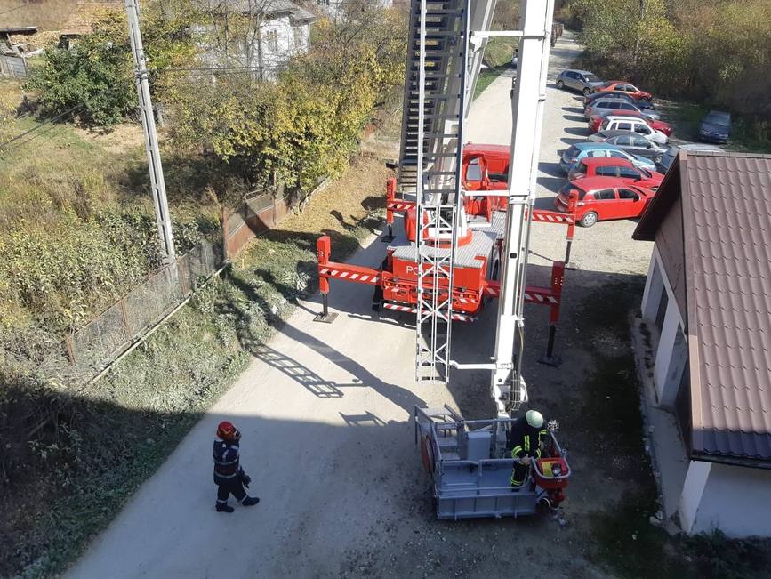 Incendiu izbucnit la un obiectiv  baza de tratament  din localitatea Bizusa | imaginea 1