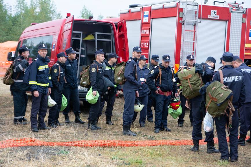 Interventie pentru stingerea unui incendiu masiv la fondul forestier | imaginea 1