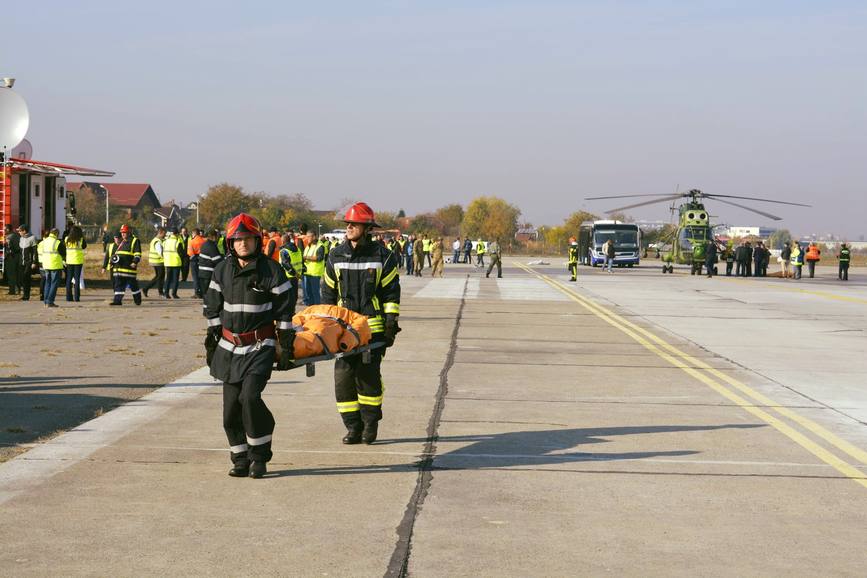 Mobilizare impresionanta in cadrul exercitiului de pe Aeroportul Cluj | imaginea 1