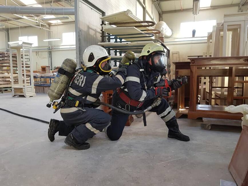 Incendiu la sectia de pulverizare lacuri si vopsele a unui operator economic | imaginea 1