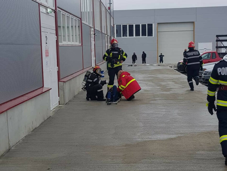 Incendiu la hala unui operator economic  la iesire din Zalau | imaginea 1