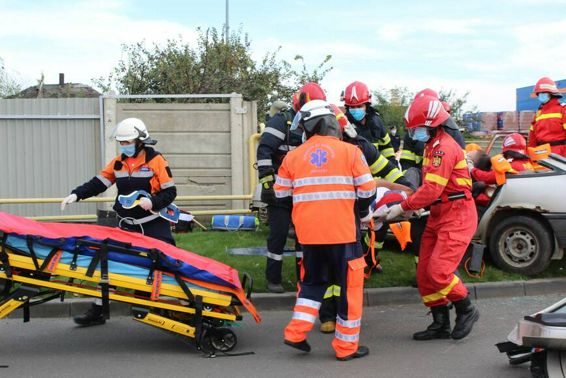 Avarie urmata de incendiu la un hipermarket din Focsani | imaginea 1