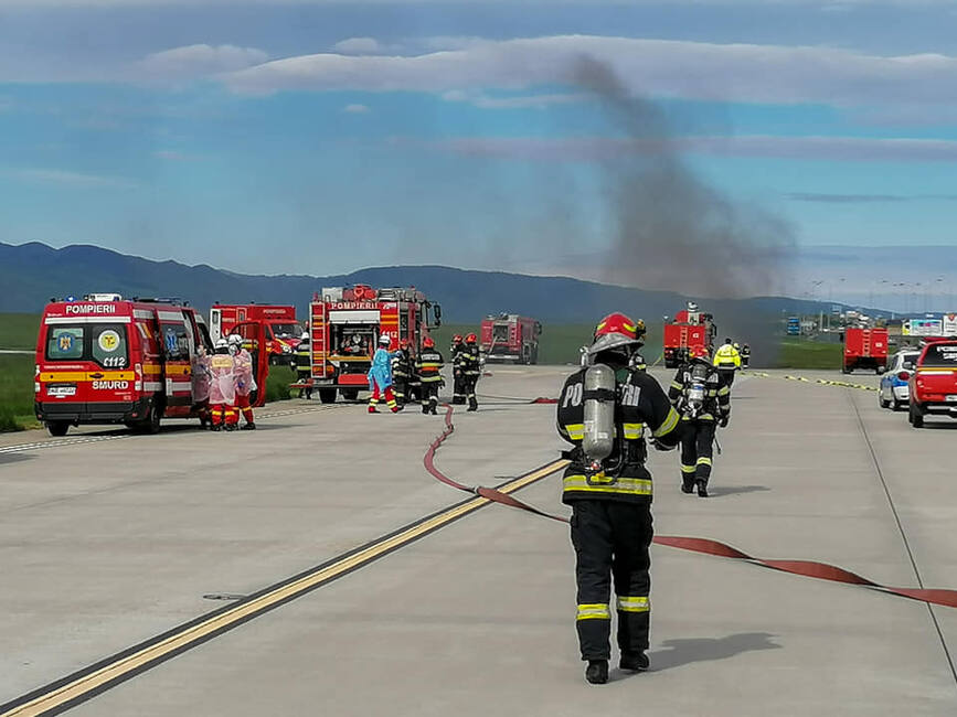Incendiu la Aeroportul International Sibiu | imaginea 1