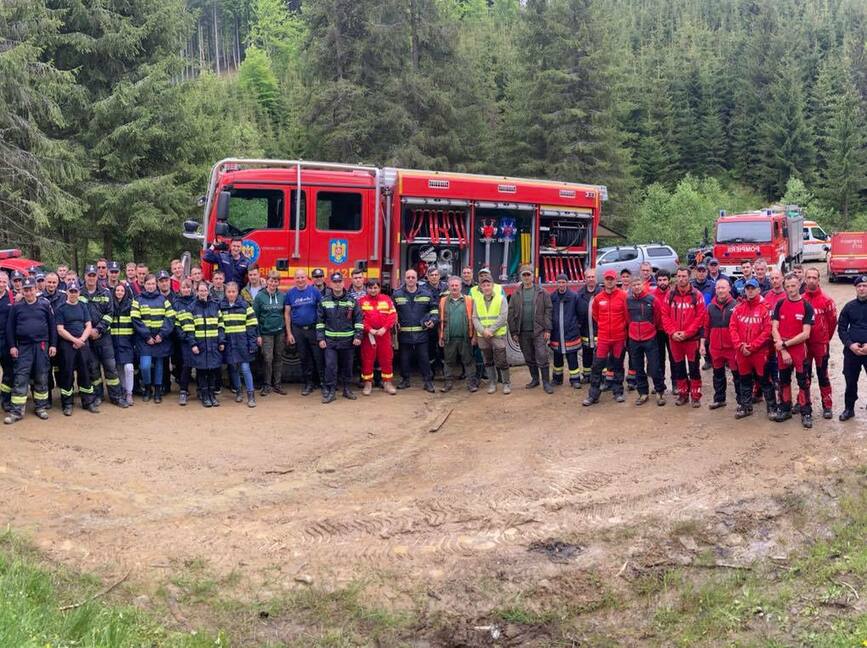 Incendiu la fondul forestier si misiune de cautare salvare a unor persoane ratacite in padure | imaginea 1
