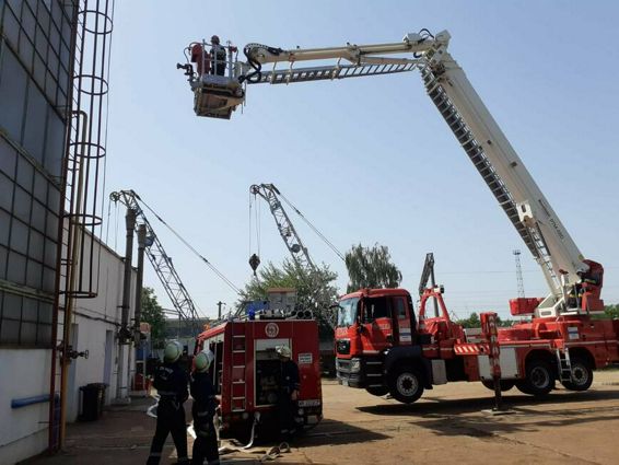 Incendiu la un operator economic in urma unui scurtcircuit la instalatia electrica | imaginea 1