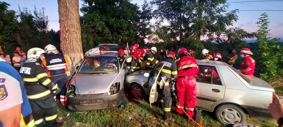 Interventie la un accident de circulatie cu victime multiple | imaginea 1
