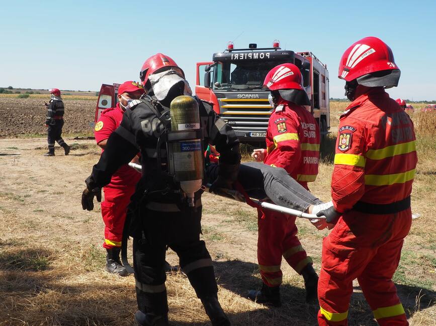 Accident aviatic in padurea de pe raza localitatii Blejesti | imaginea 1