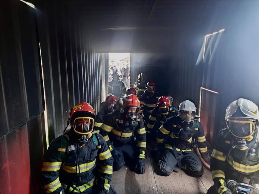 Stagiu de pregatire pentru pompierii braileni | imaginea 1