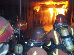 Pompierii militari si fenomenele termice ale incendiului | imaginea 1