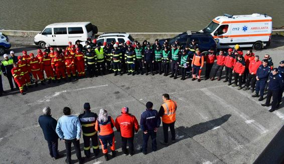 Cadere de pietre de pe versanti  cu surprindere de persoane | imaginea 1