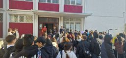 Evacuare in urma unui cutremur  la un liceu din Constanta | imaginea 1