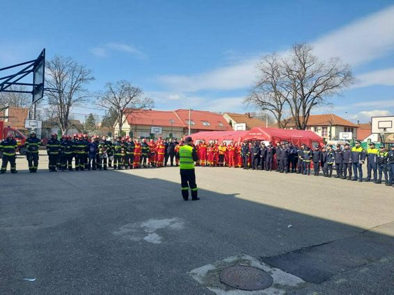 Incendiu la o scoala din Caransebes | imaginea 1