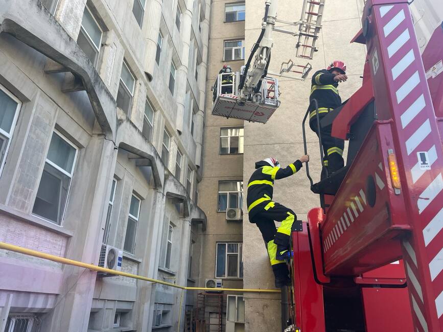 Incendiu la Spitalul de Pediatrie Pitesti | imaginea 1