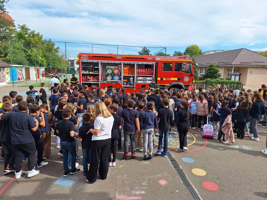 Evacuare in caz de cutremur  la licee si scoli din Calarasi | imaginea 1