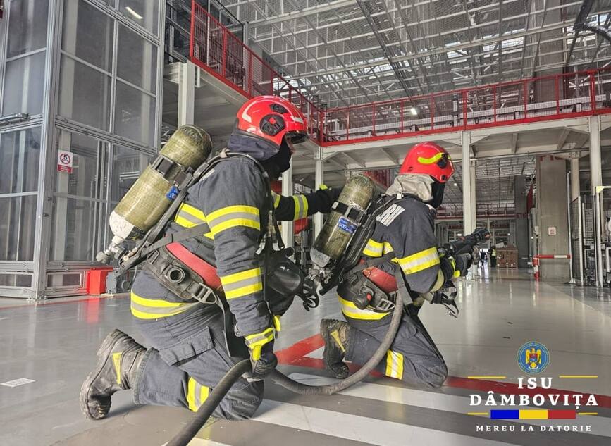 Incendiu urmat de explozie la un operator economic | imaginea 1