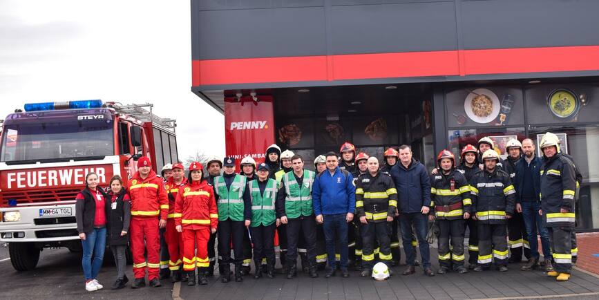 Incendiu la un supermarket din orasul Targu Lapus | imaginea 1