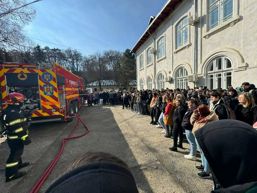 Evacuare dupa cutremur | imaginea 1