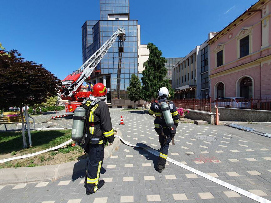 Incendiu la o institutie publica din Zalau | imaginea 1