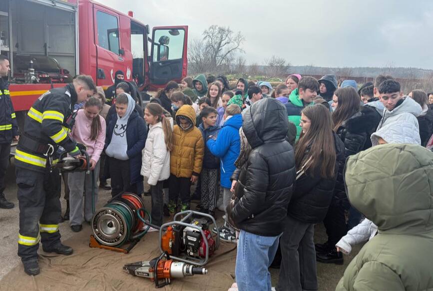 Evacuare si lectie de prim ajutor  la o scoala gimnaziala | imaginea 1