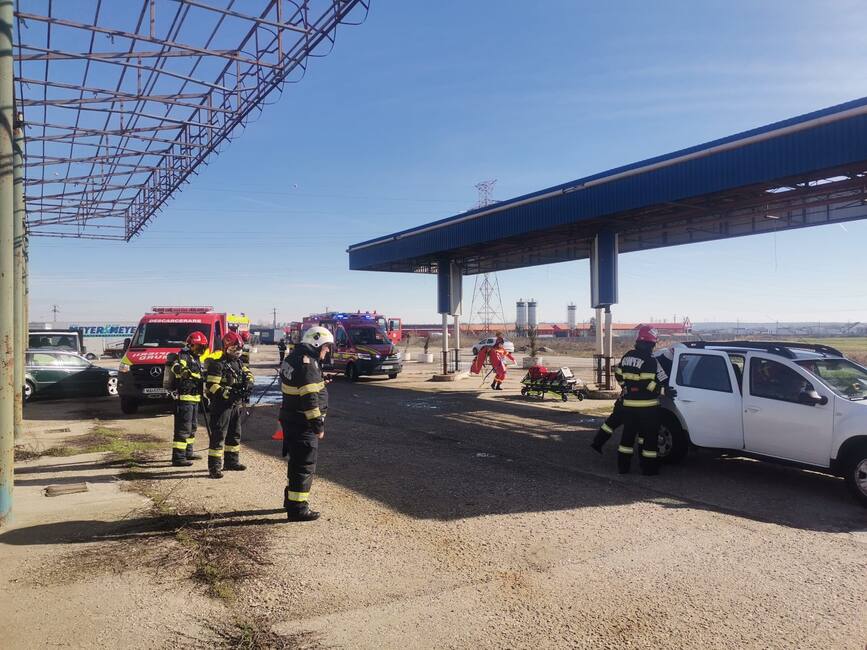 Accident grav  Cum au intervenit pompierii pentru victimele incarcerate | imaginea 1