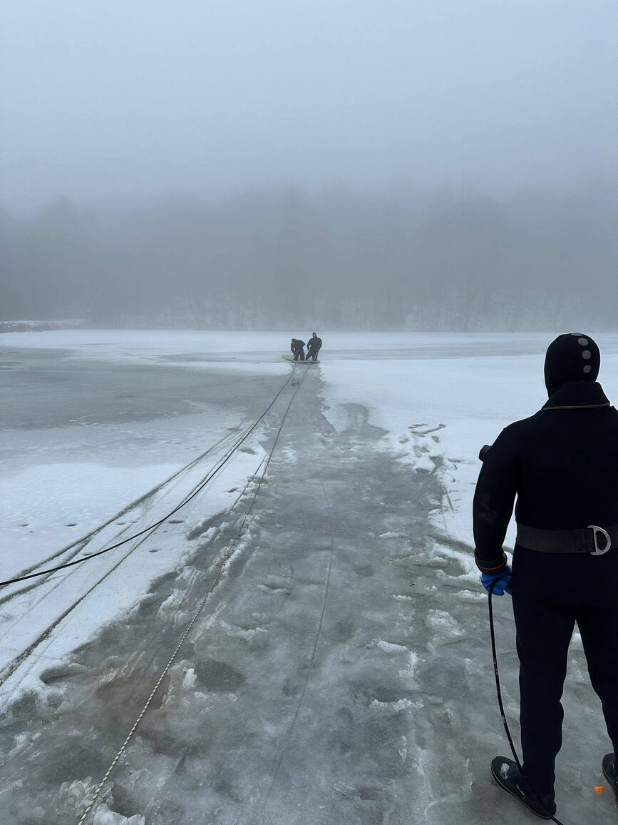Atentie la gheata formata pe luciul apelor | imaginea 1