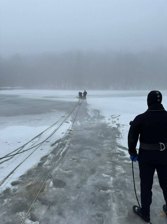 Atentie la gheata formata pe luciul apelor | imaginea 1