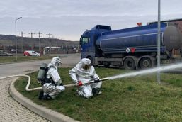 Incendiu la o cisterna  in urma unui accident rutier | imaginea 1