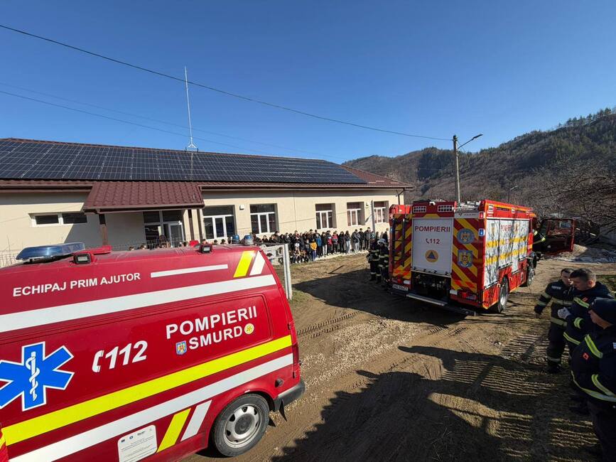 Scenariu critic  Incendiu simulat intr o sala de clasa | imaginea 1