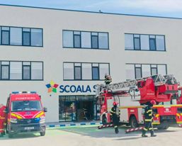 Mobilizare masiva a pompierilor la un liceu din Constanta | imaginea 1