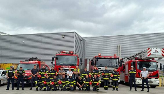 Explozie cu incendiu si victime blocate intr o hala industriala | imaginea 1