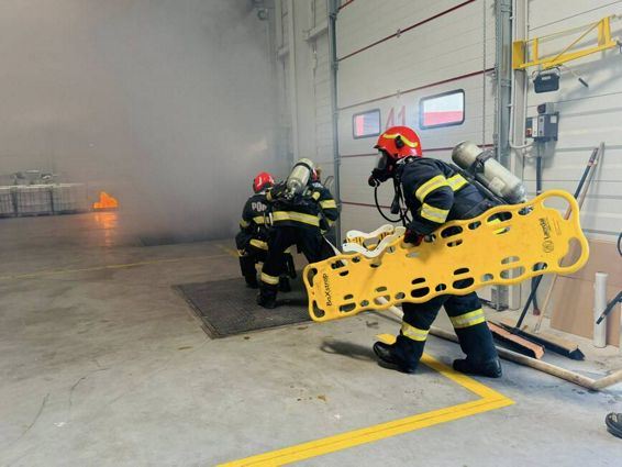 Interventie CBRN si salvare a doi angajati blocati in flacari | imaginea 1