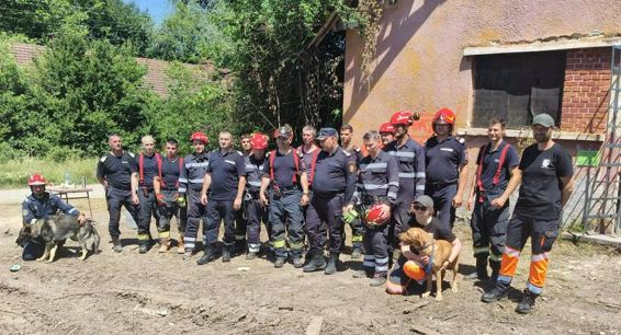 Cutremur in Hunedoara  Cladiri prabusite si victime sub daramaturi | imaginea 1