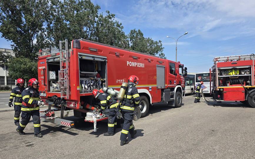 Scenariu critic  Incendiu cu victime si pericol de explozie | imaginea 1