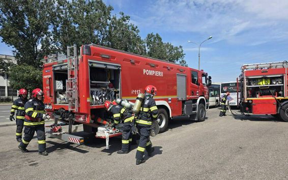 Scenariu critic  Incendiu cu victime si pericol de explozie | imaginea 1