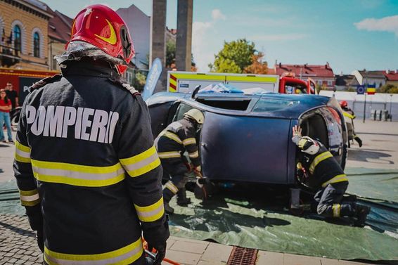 Simulari de incendiu la Spitalul Militar si descarcerari in centru | imaginea 1
