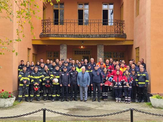 Incendiu la primarie si accident cu o cisterna de benzina | imaginea 1